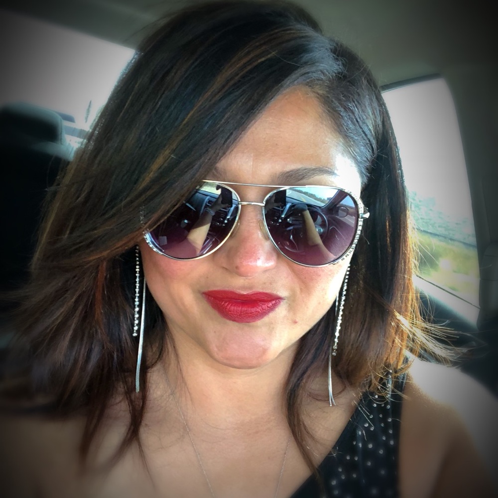 Meet your Posher, Leticia